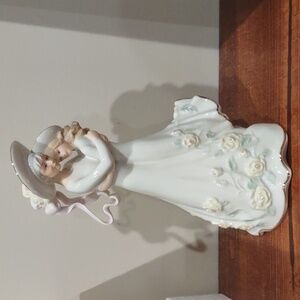 Lenox China Grandmothers Embrace Decorative Figurine, Nib